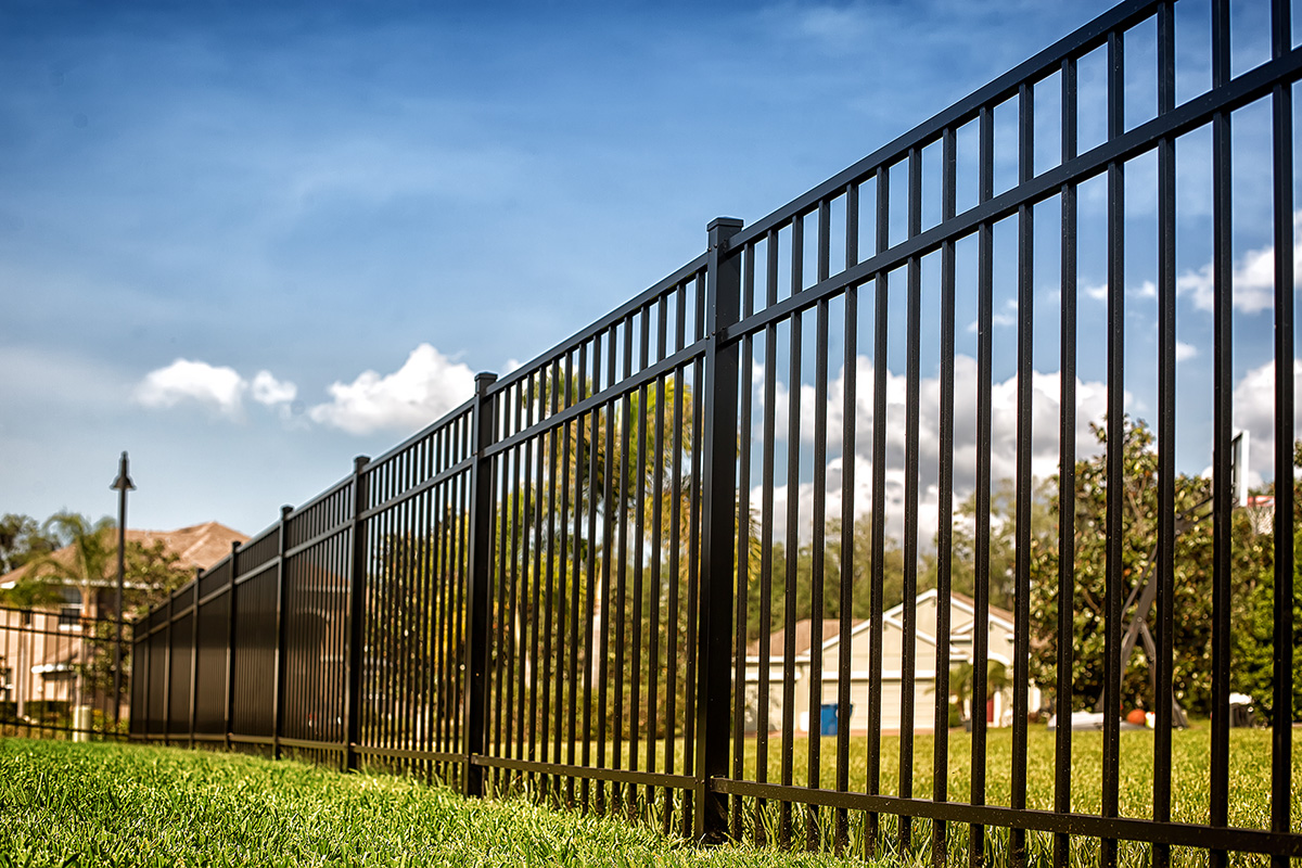 aluminum fence price contractor in valrico fl