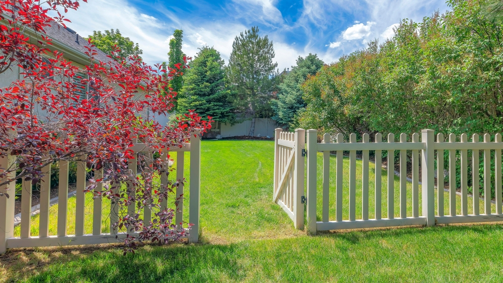 residential and commercial fence contractor